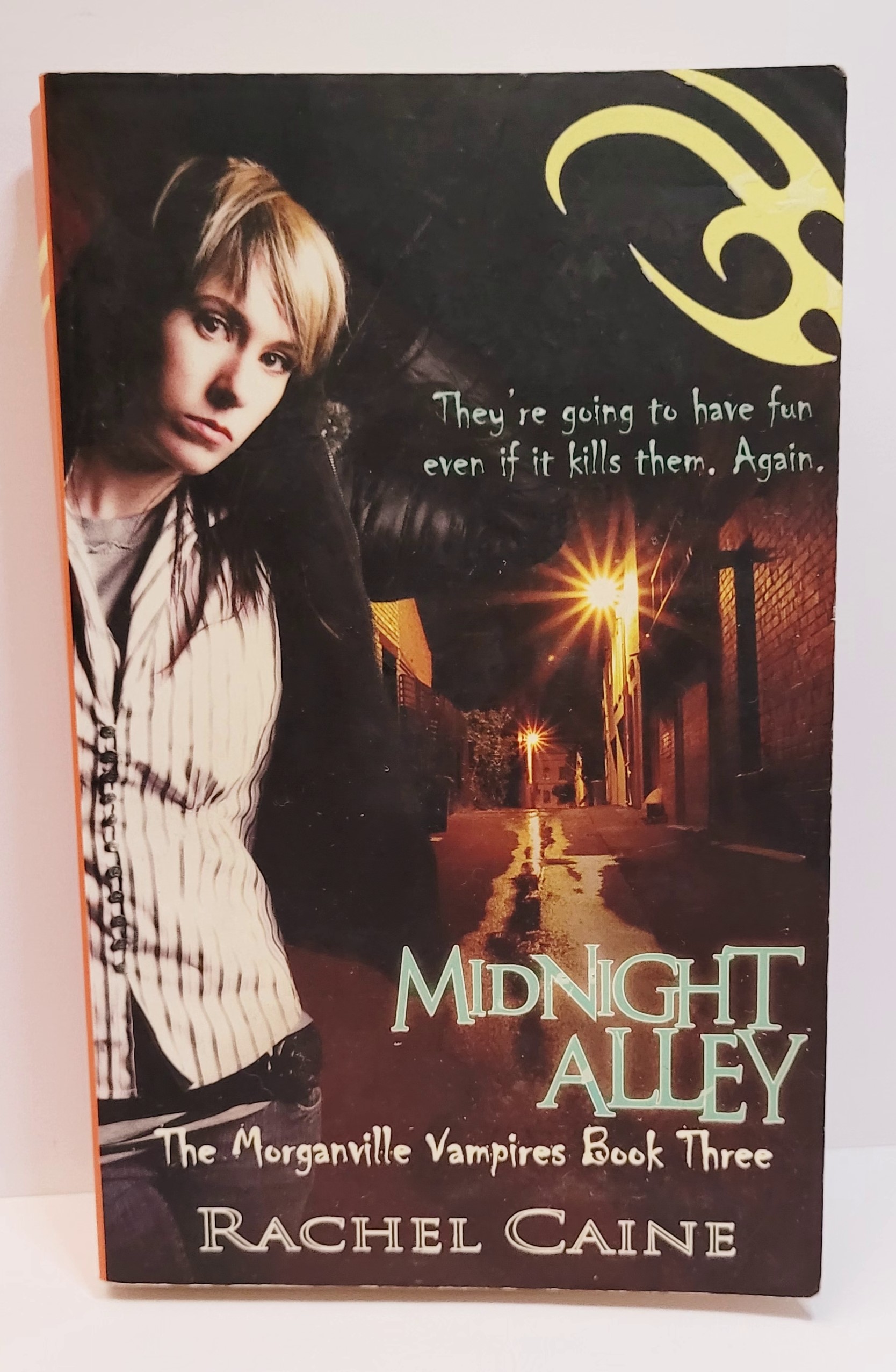 „Midnight Alley” trzeci tom serii „The Morganville Vampires”